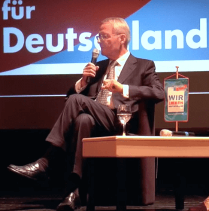 Am 2. Mai 2014 trat der Berliner Hans-Olaf Henkel noch als AfD-Bundesvorsitzender in Menden im Sauerland auf. Im Juli 2014 stieg er aus. Nun erhielt er einen Drohbrief: "Tod Dir und Deinen Alfa Schwachmaten" - Abgeschickt von einer AfD Armee Franktion aus Waiblingen bei Stuttgart (Foto: Youtube)