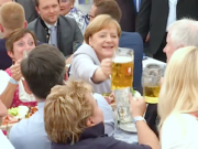 Bundeskanzlerin und CDU-Chefin Angela Merkel führt die Union voraussichtlich zu einem weiteren Wahlerfolg. (Screenshot: YouTube)