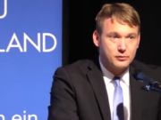 Landeschef André Poggenburg teilte mit, dass der AfD-Parteitag in Sachsen-Anhalt wegen „Aufrufen zu linken Sabotageakten“ abgesagt wird. (Screenshot: YouTube)