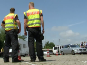 Die Bundespolizei dokumentiert die Erfolge der Grenzkontrollen zum G20-Gipfel. Doch Bundesinnenminister Thomas de Maizière will den Bericht unter Verschluss halten. (Screenshot: YouTube)