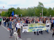 Auf der Hanfparade 2017 in Berlin waren erstmals auch legale Kiffer dabei. (Screenshot: YouTube)